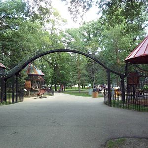 Ring-Tailed Lemur Exhibit (adjoining cages)