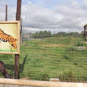 Tiger enclosure 15-8-14