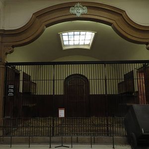 Antelope house - giraffe indoors