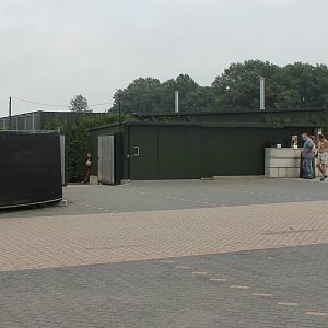 Central Hall with outdoor-aviaries