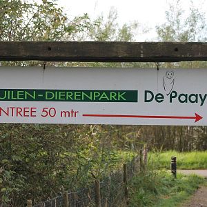 Sign to the entrance