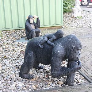 Gorilla and Chimp statues at the entrance.