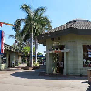 Entrance Area - Zoo Store
