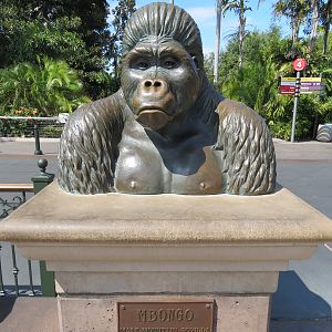 Entrance Area - Front Street