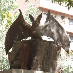 bat statue, Valencia Zoo