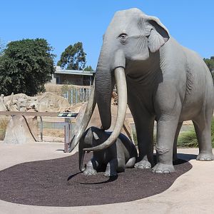 Elephant Odyssey - Extinct Columbian Mammoth Statues