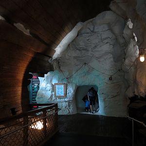 Wild Arctic - Shipwreck Tunnel