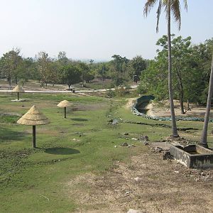 walk/drive-through enclosure