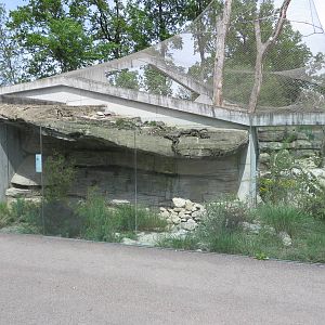 Open-topped viper enclosure