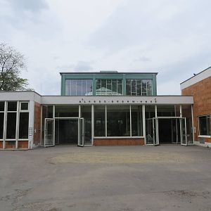 Alfred Brehm house - main entrance