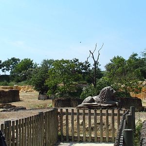 end of the centre viewing point with naff statue