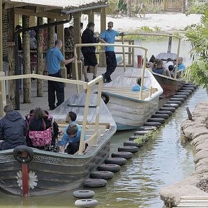 Islands Extra - Boat loading at the Jetty