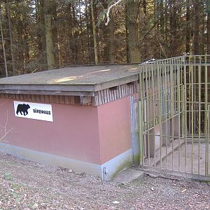 Hellenthal bear house