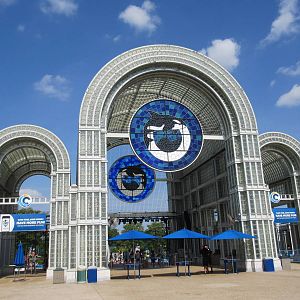 Entrance Gate - enormous!