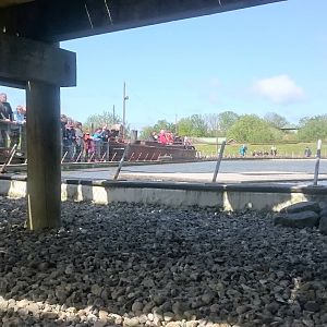 Ground level viewing seal enclosure