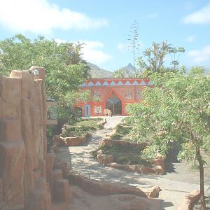 Bengal Tiger enclosure at Aguilas Jungle Park in Tenerife, 19 May 2004