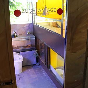 Non-public breeding room