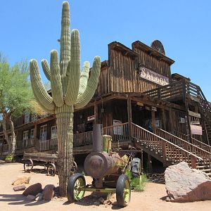 Superstition Serpentarium (Arizona) - Goldfield Ghost Town (Est. 1893)