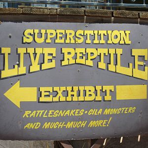 Superstition Serpentarium (Arizona) - Reptile Zoo Sign
