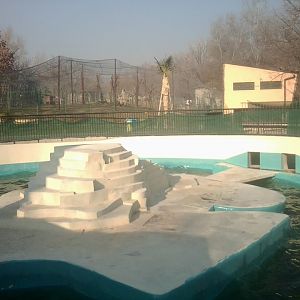 Here is how two non-EAZA zoos looks like