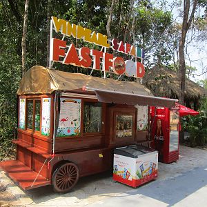 Vinpearl Safari - Food Stand
