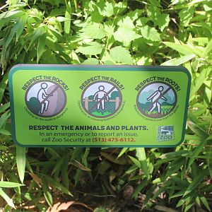 Jul. 2016 - Gorilla World - New Signage for crossing the fence line