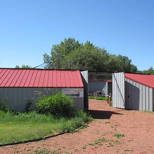Alberta Birds of Prey Centre - Tethered Bird Aviary