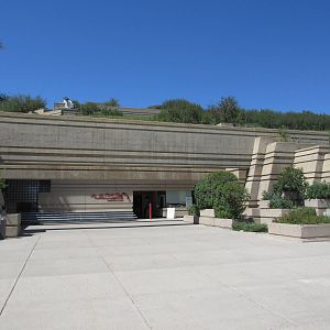 Head-Smashed-In Buffalo Jump - Entrance (the building is set directly into