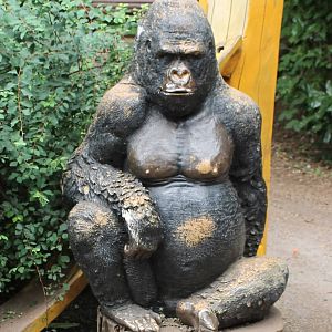 ?quatorium : Gorilla statue