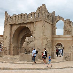 SERENGA : Entrance Baboon area