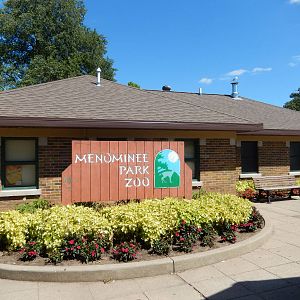 8/22/2016 - Menominee Park Zoo - Entrance