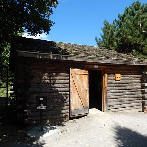 8/22/2016 - Menominee Park Zoo - Wolf Habitat Viewing Cabin