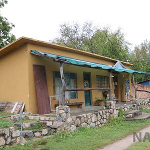 Building exterior, Serpentario Machaqway - April 2016.