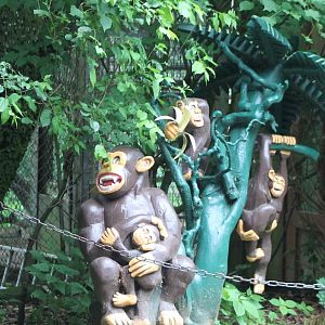 "Monkey-statue" near Monkey House