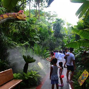 Dinosaur Valley - Omeisaurus and Allosaurus