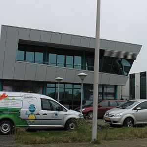 Building and Zoo-car