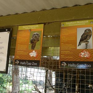 Halls Gap Zoo - signs
