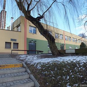 (Huge Relative to the Zoo) Terrarium/Aquarium Building