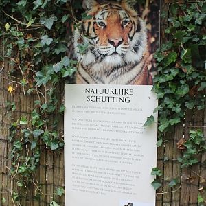 Info-sign natural fencing