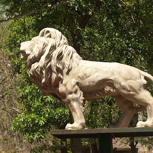 Statue at Lion house entrance - Lahore zoo 8/4/2017