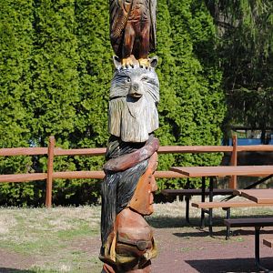 Totem Pole in front of the Birds of Prey Exhibits