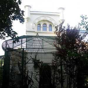 Monkey house and Angola Colobus enclosure - 08.2013