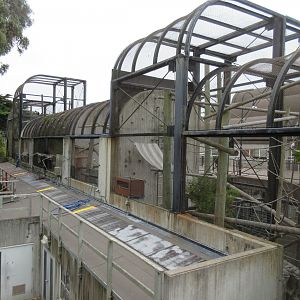 Primate Discovery Center - rear view of exhibits (ugh!)