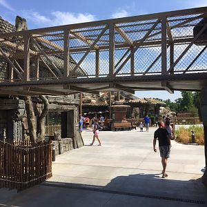 Lost Kingdom - bridge from west tiger yard to indoor day room, sleeping quarters and east tiger yards