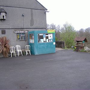 Entrance Cefn-yr-Erw