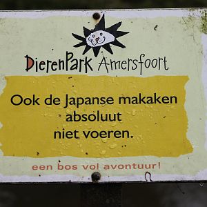 Forbidden to feed the Japanese macaque-sign