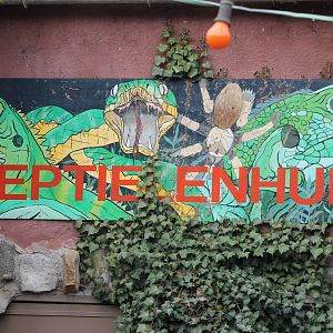 Sign Reptilian-house