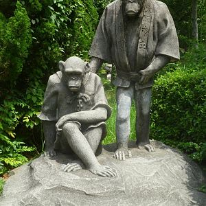 Chimpanzee statue July 2016
