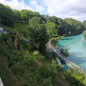 Lateral view of the riverbank enclosure