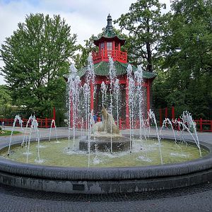 Fountain and Panda Viewing Pavilion